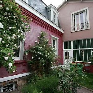 Bed & Breakfast La Maison Rouge, Paris
